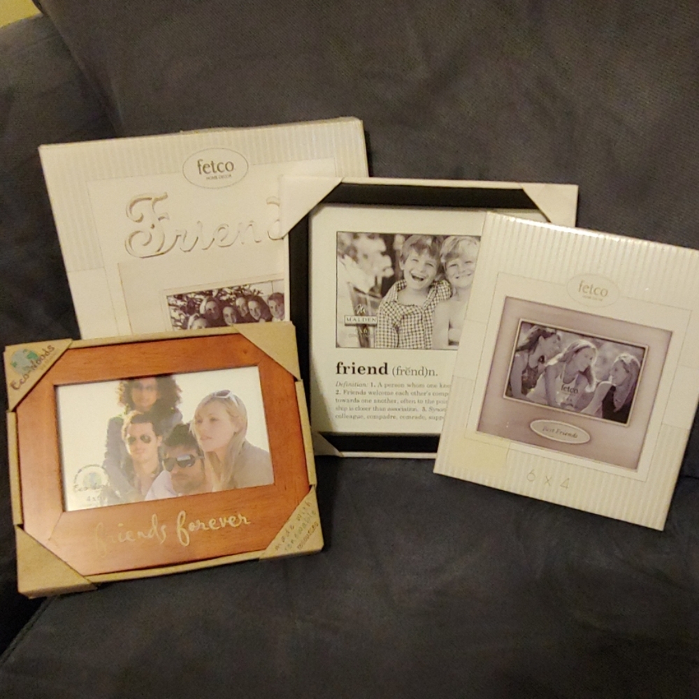 Bundled 4 Friends frames